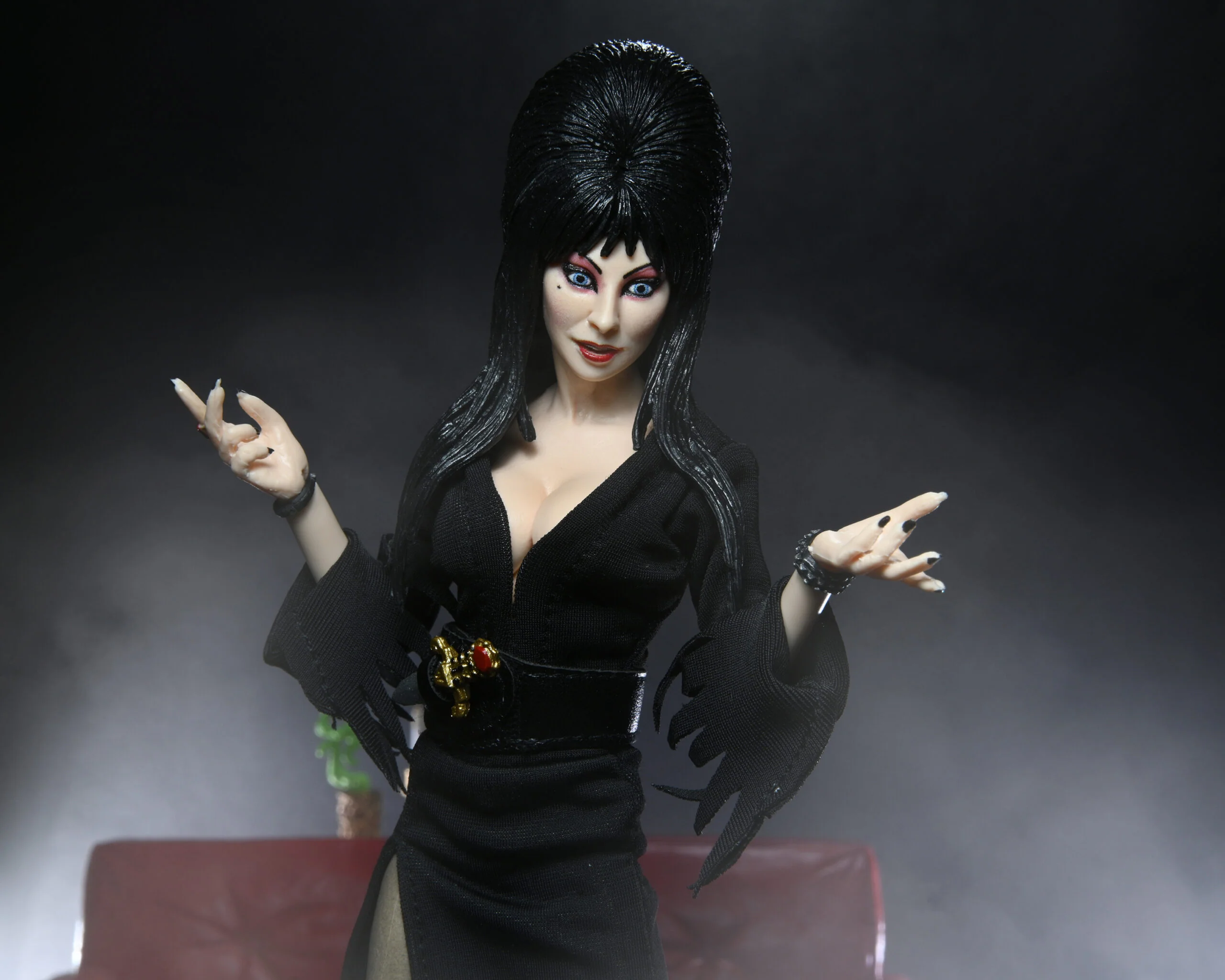 Elvira, Mistress of the dark 8" Action Figure - Image 4