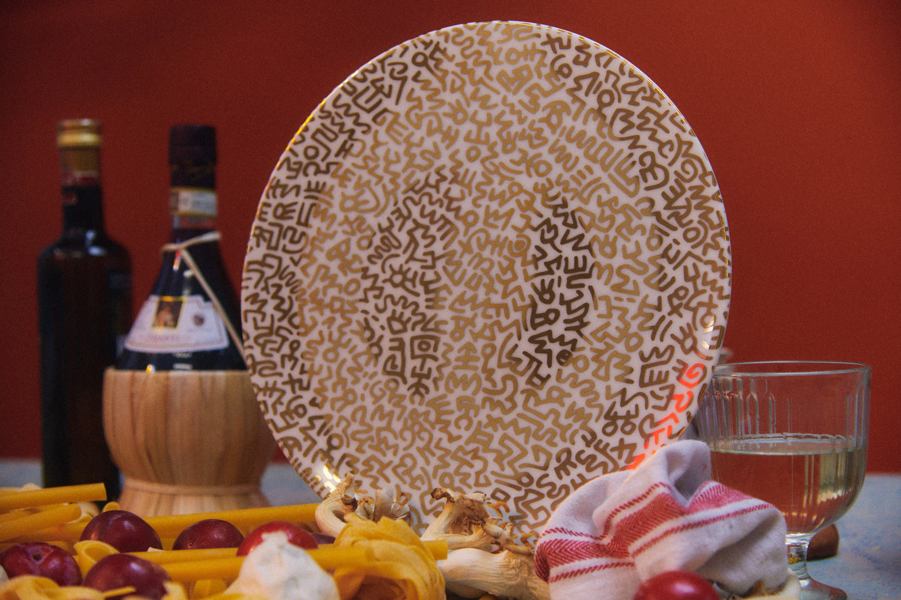 Keith Haring PORCELAIN PLATE GOLD "PATTERN COLLECTION" - Image 6