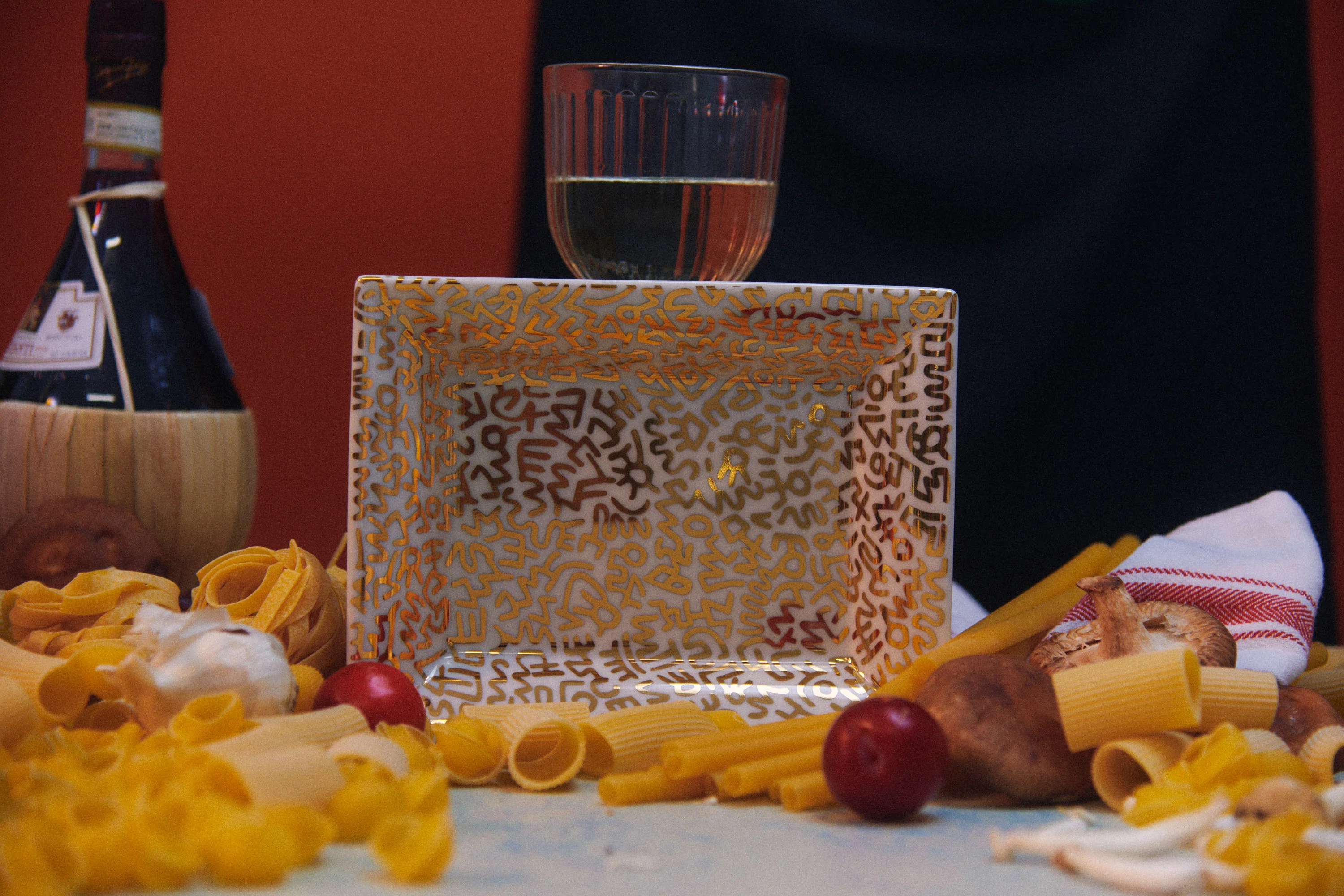 Keith Haring PORCELAIN TRAY GOLD "PATTERN COLLECTION" - Image 7