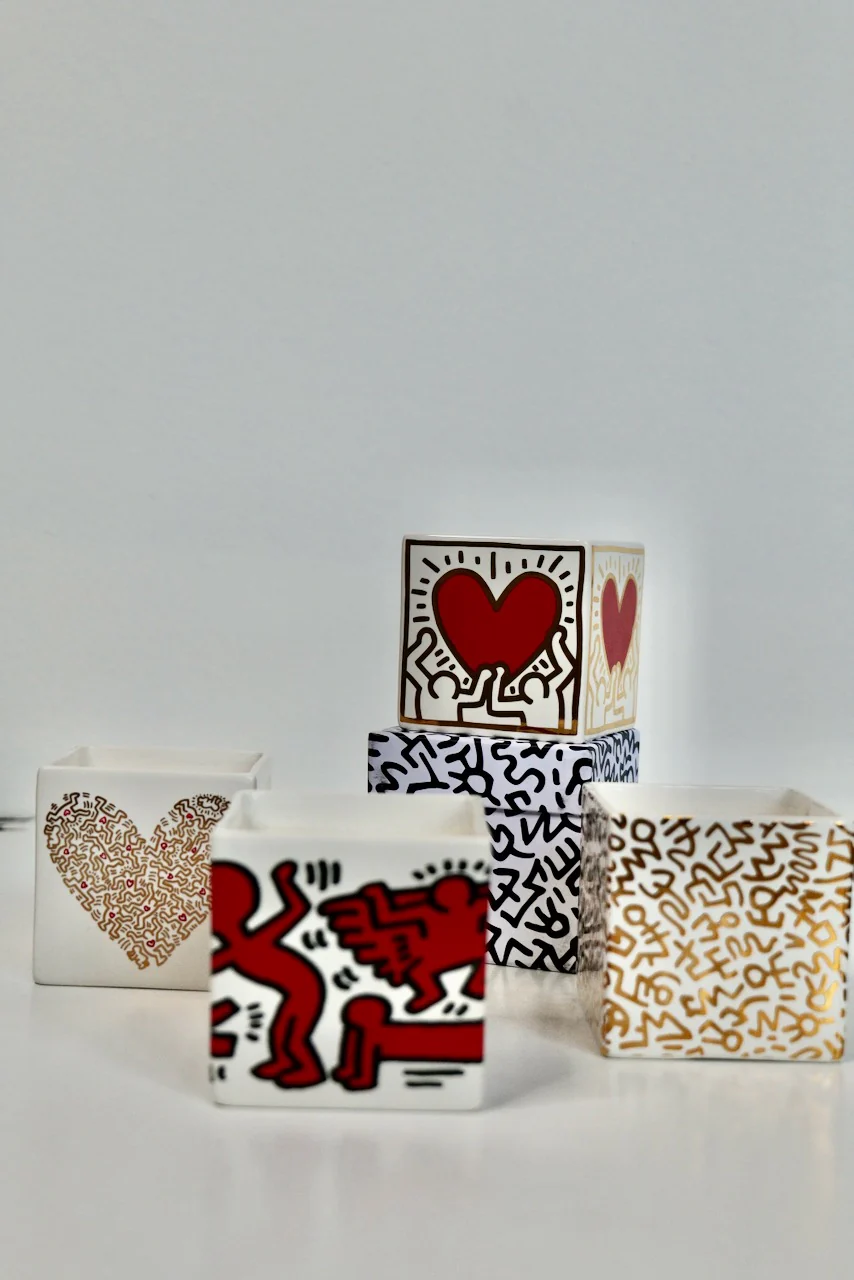 Keith Haring Red Pattern Heart Candle - Image 7