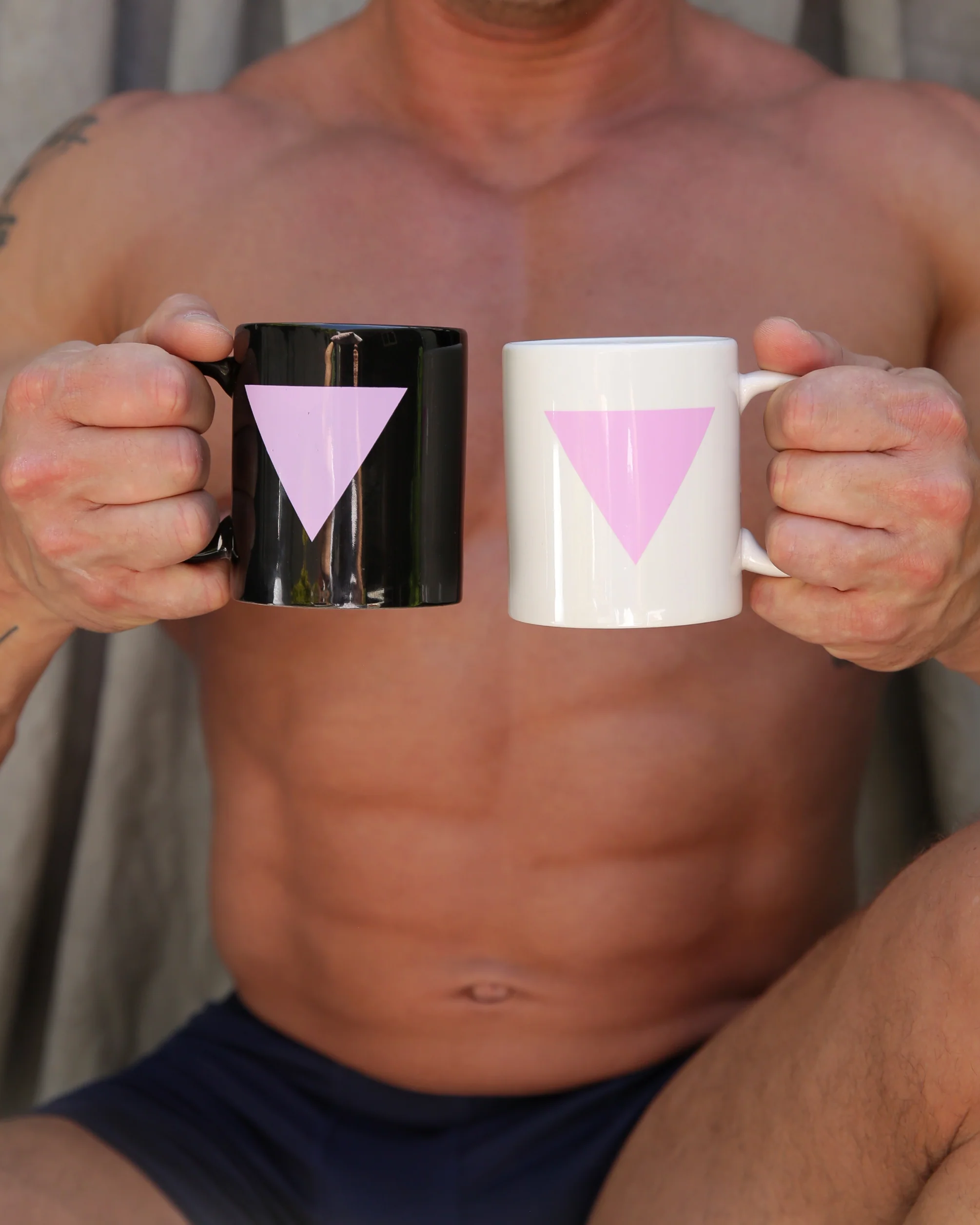 Pink triangle mug in white - Image 2