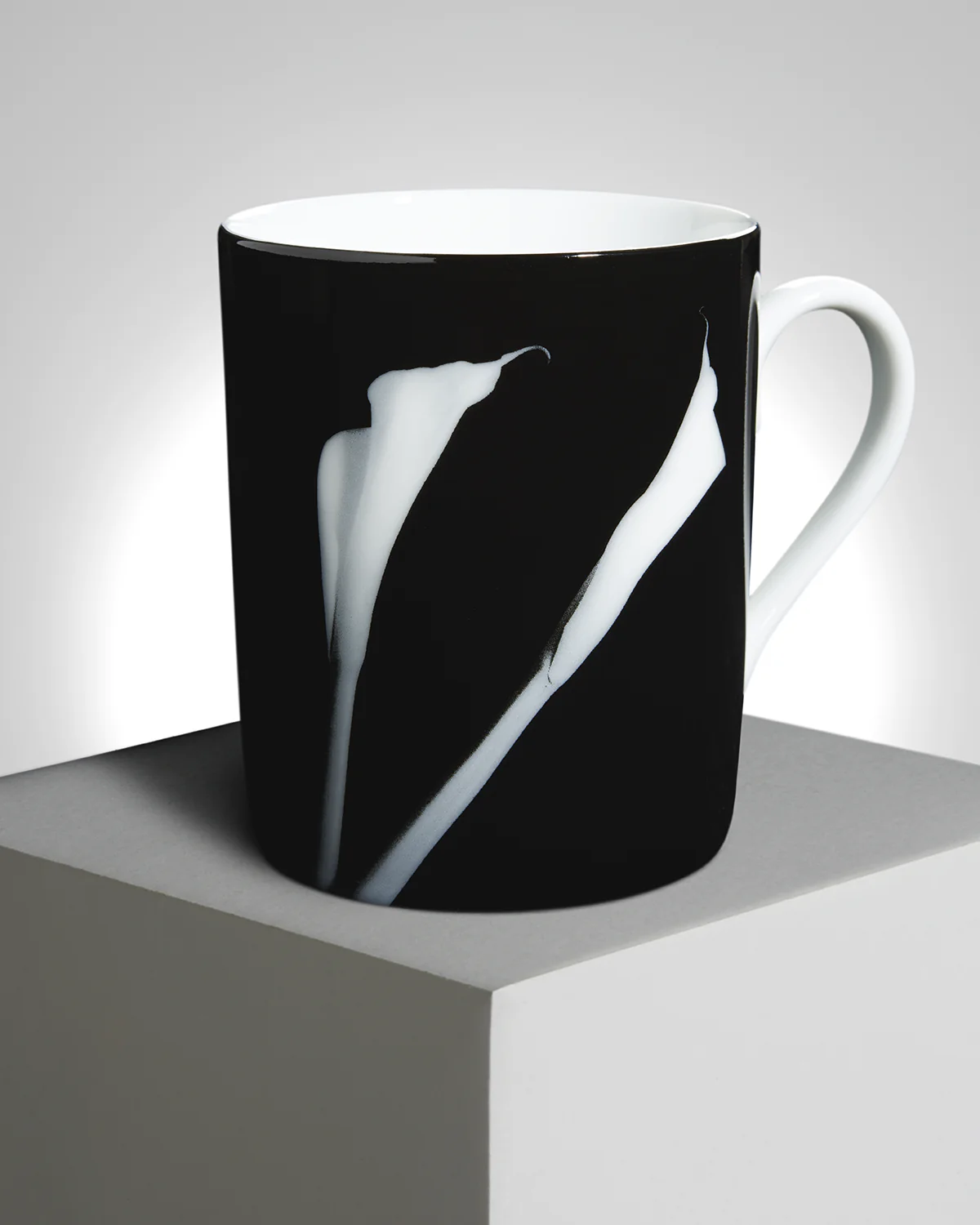 ROBERT MAPPLETHORPE "Calla Lily" Mug - Image 4