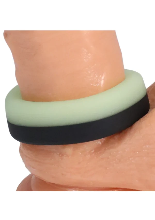 Rock Solid The Big O Glow in the Dark Silicone Cock Ring - Green/Black - Image 4
