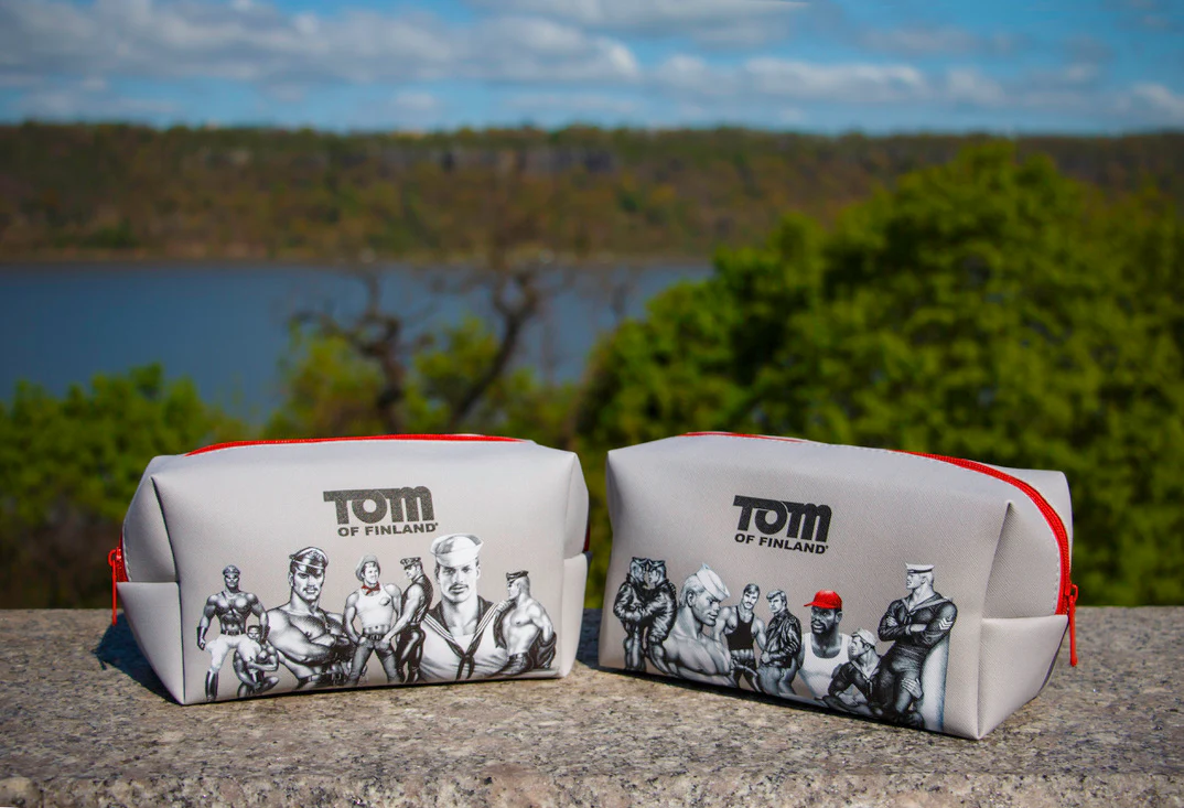 TOM OF FINLAND TOILETRY BAG - Image 9