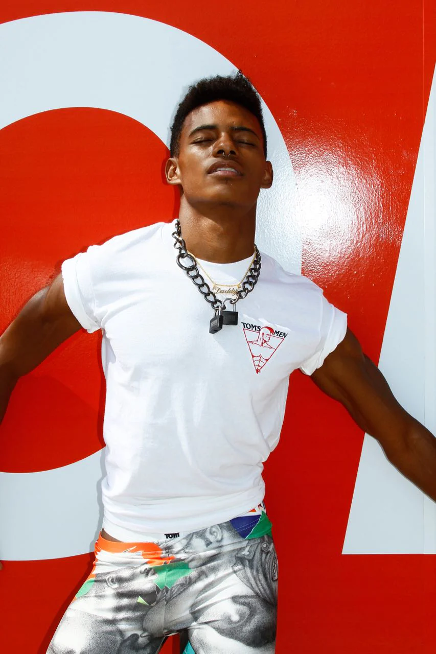 Tom's Men Embroidered T-Shirt - Image 4