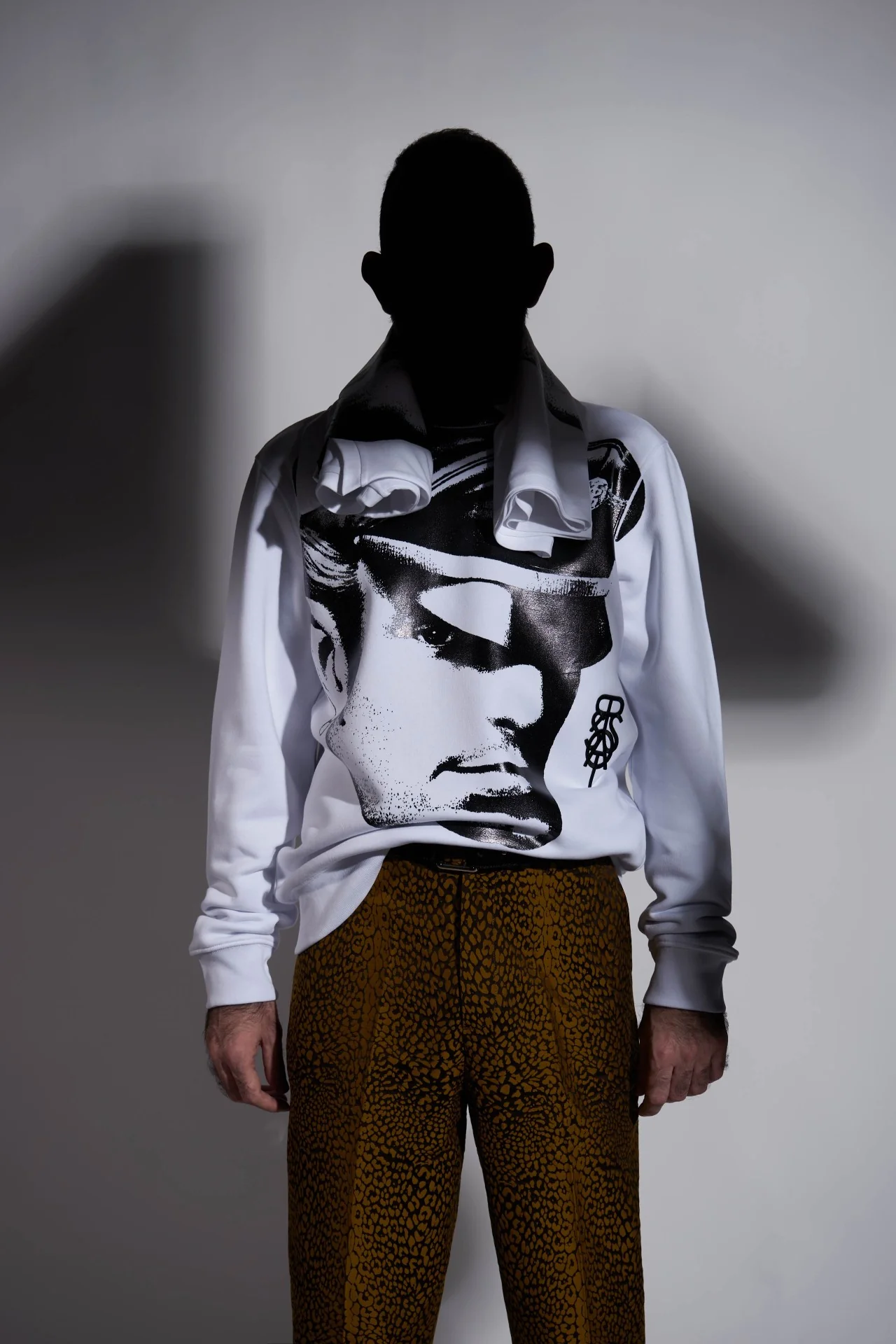 TOM OF FINLAND x WE ARE SPASTOR BIKER HEAD SWEATSHIRT - WHITE - Image 14